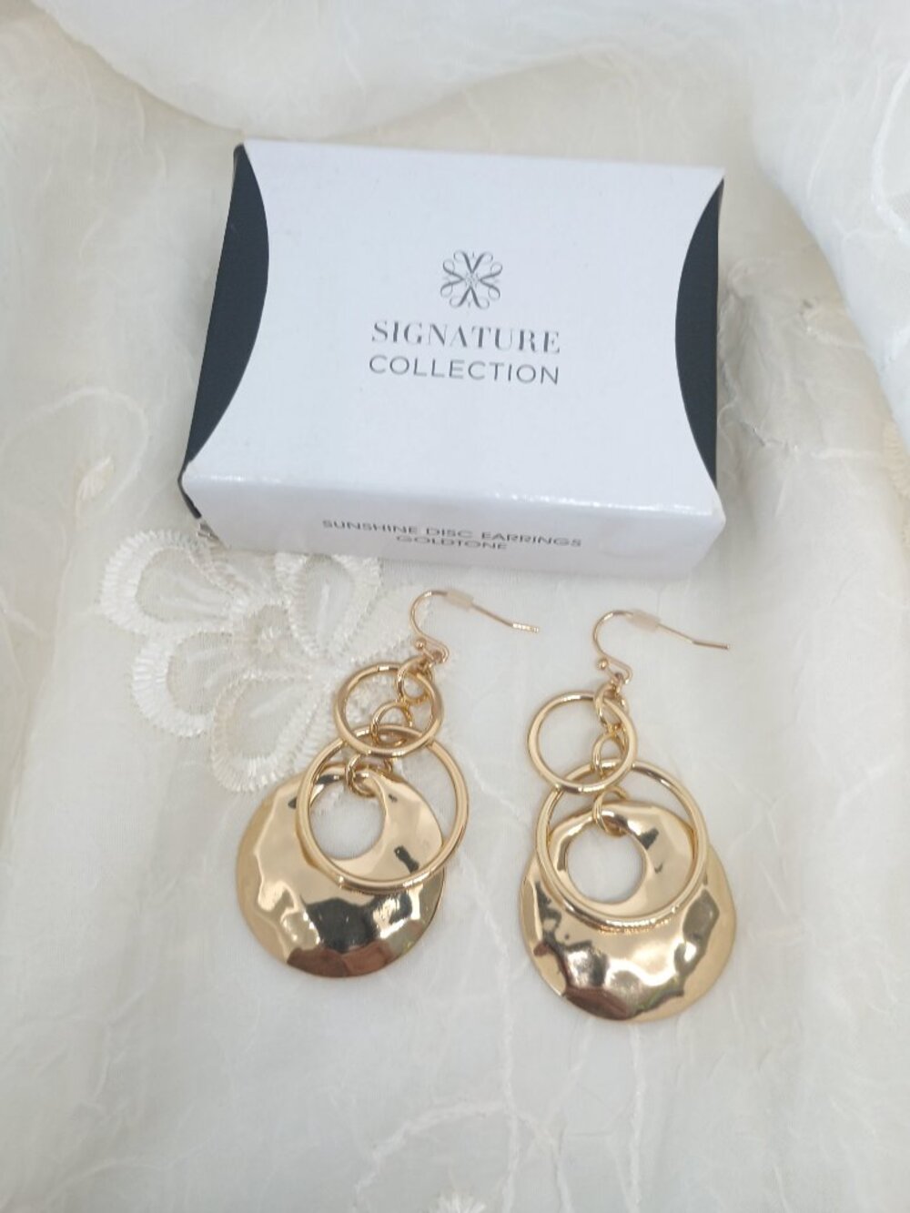 Vintage 2017 Avon Sunshine Disc Earrings Goldtone NIB - Picture 3 of 6